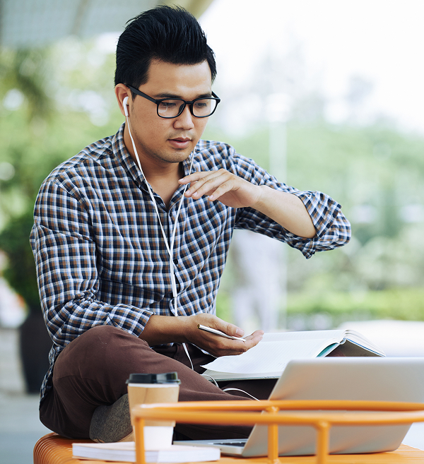 Professional joining HyFlex learning online